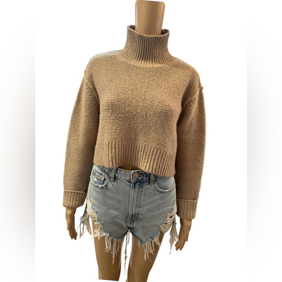 Suuuuper cute cropped turtleneck - Picture 2 of 7